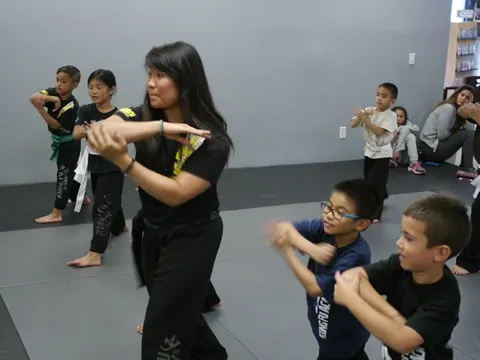 Kaitlyn Teaching an Elbow strike